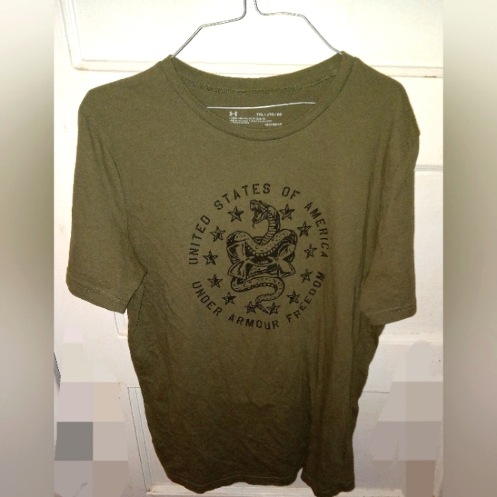 FLASH SALE!!!Boys Youth Under Armour T-Shirt